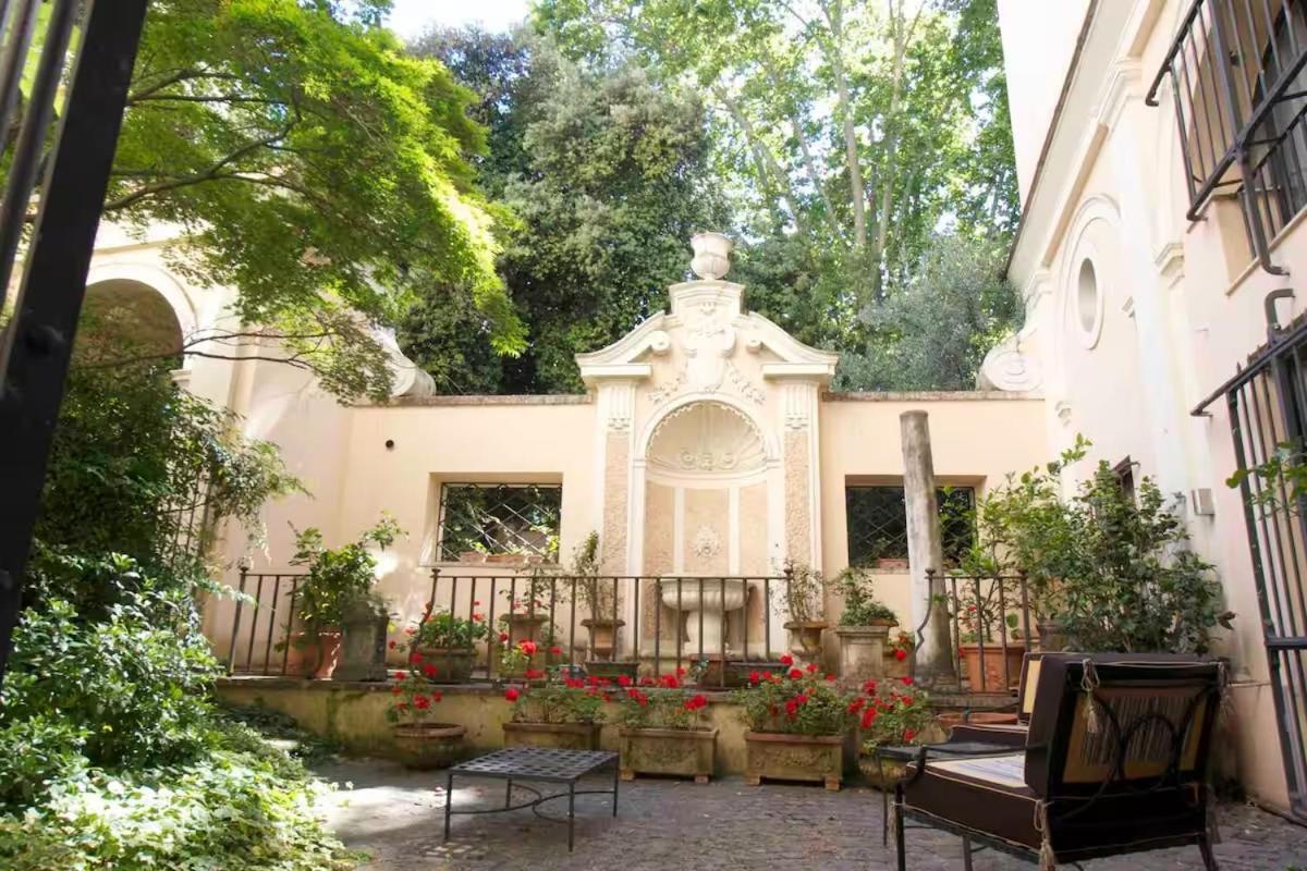 Luxury House With Private Garden Holiday home Rome